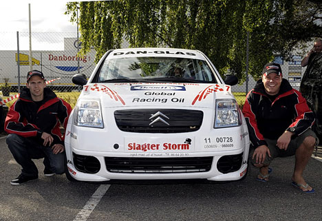Bare 21 år og med en rallybil på 185 hestekræfter. En drøm, men også et pres på Kristian Nymann (til højre) og Allan Kjølhede.